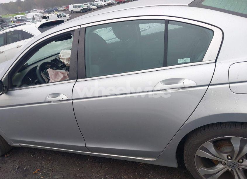 Photo 14 of 2011 Honda Accord 2.4 LX (VIN 1HGCP2F34BA106570)