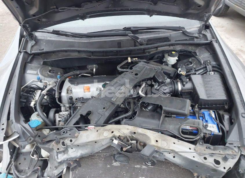 Photo 10 of 2010 Honda Accord 2.4 LX (VIN 1HGCP2F36AA160709)