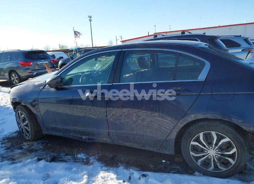 Photo 15 of 2010 Honda Accord SDN (VIN 1HGCP2F39AA152376)