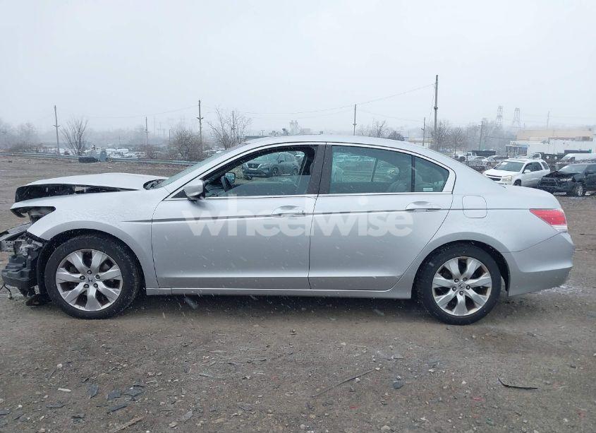 Photo 13 of 2010 Honda Accord 2.4 EX-L (VIN 1HGCP2F81AA024709)