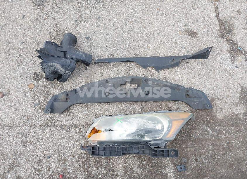 Photo 12 of 2011 Honda Accord 2.4 EX-L (VIN 1HGCP2F81BA040684)