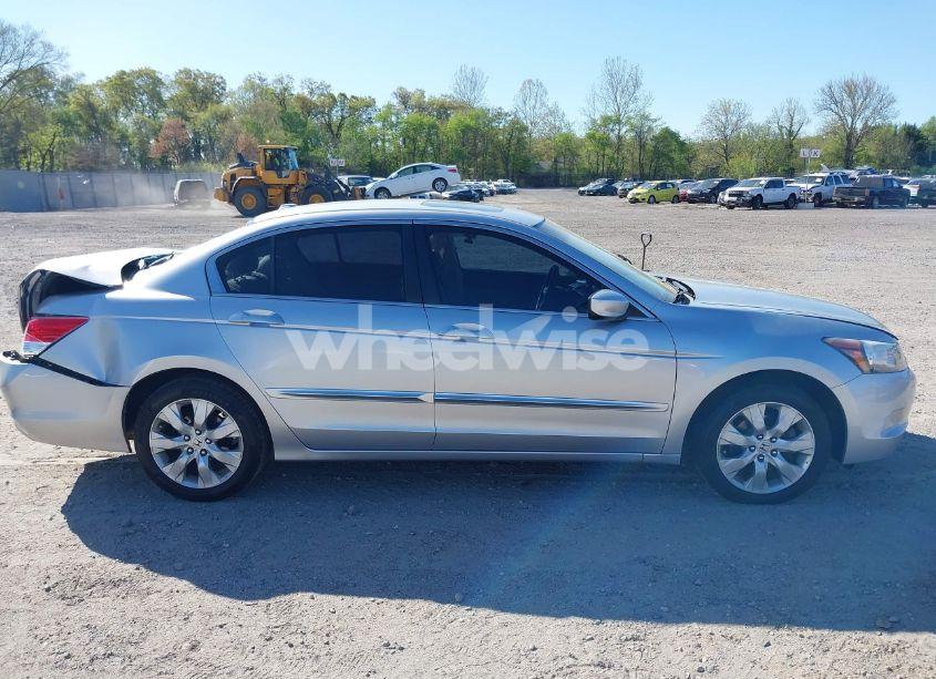 Photo 13 of 2010 Honda Accord 2.4 EX-L (VIN 1HGCP2F84AA024686)