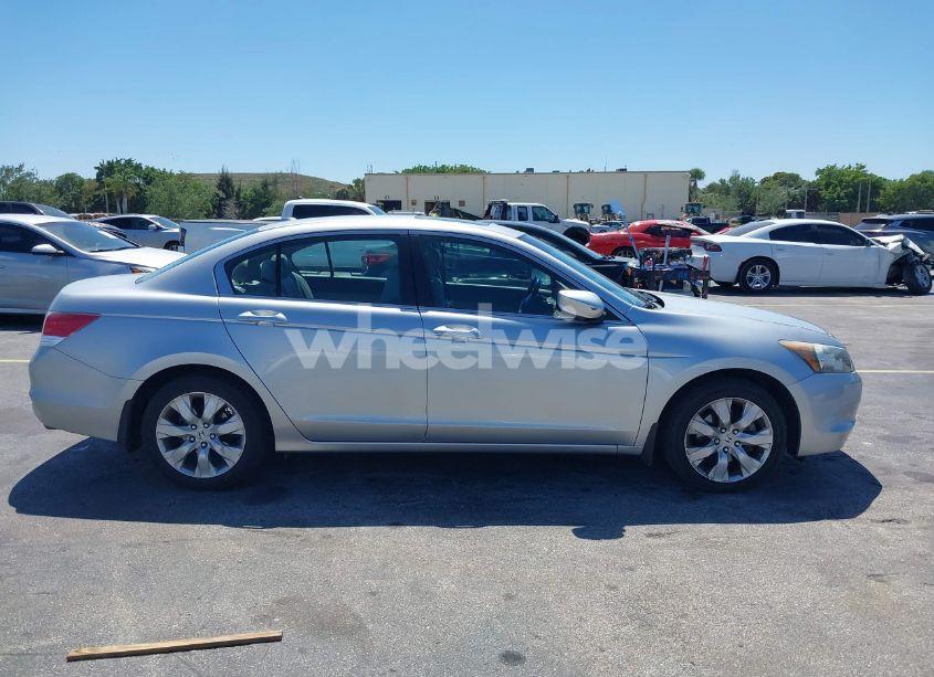 Photo 13 of 2010 Honda Accord 2.4 EX-L (VIN 1HGCP2F84AA024946)