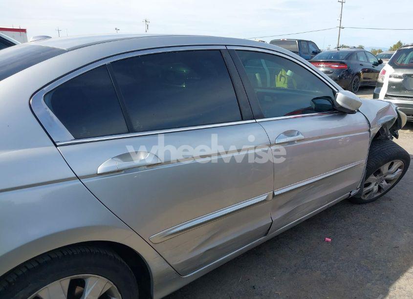 Photo 13 of 2010 Honda Accord 2.4 EX-L (VIN 1HGCP2F86AA116821)