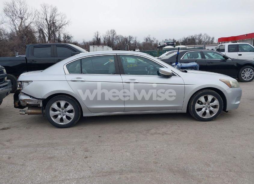 Photo 13 of 2010 Honda Accord 2.4 EX-L (VIN 1HGCP2F87AA020390)