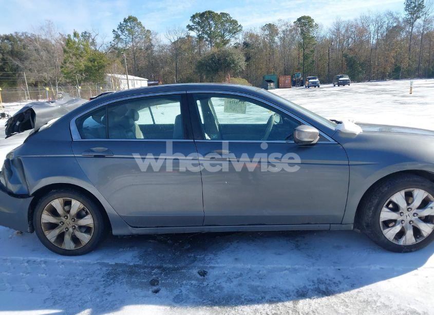 Photo 13 of 2010 Honda Accord 2.4 EX-L (VIN 1HGCP2F87AA132297)