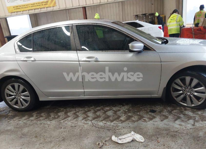 Photo 12 of 2011 Honda Accord 2.4 EX-L (VIN 1HGCP2F87BA105621)