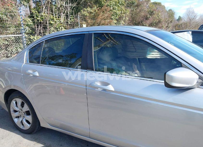 Photo 13 of 2010 Honda Accord 2.4 EX-L (VIN 1HGCP2F88AA179175)