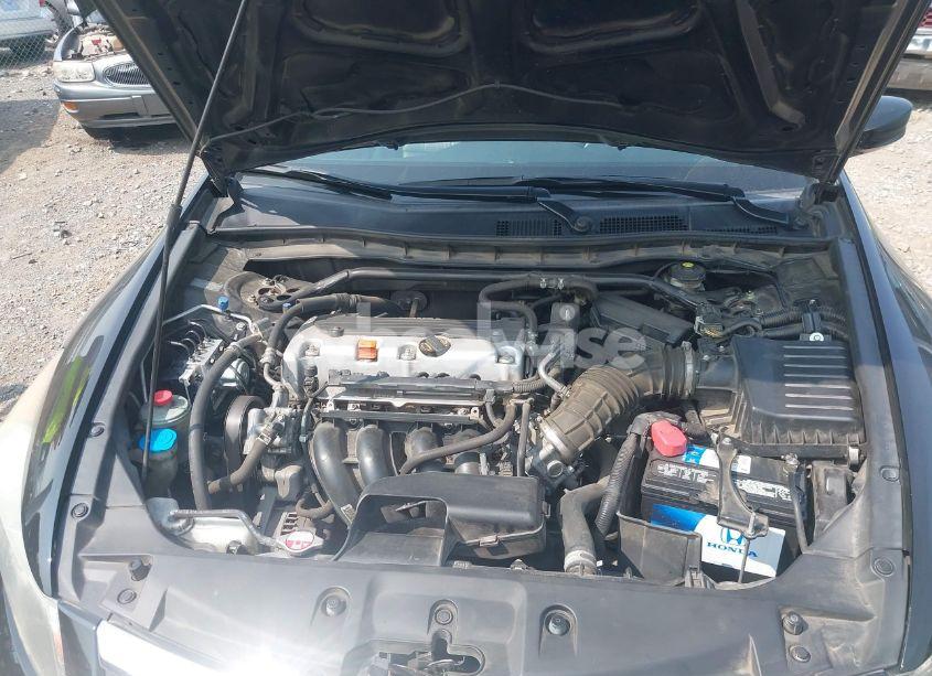 Photo 10 of 2011 Honda Accord 2.4 EX-L (VIN 1HGCP2F88BA136697)