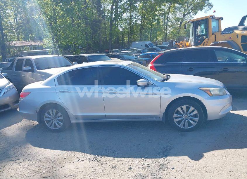 Photo 13 of 2011 Honda Accord 2.4 EX-L (VIN 1HGCP2F88BA152141)