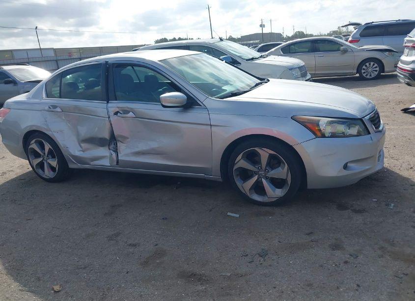 Photo 13 of 2010 Honda Accord 2.4 EX-L (VIN 1HGCP2F8XAA103960)