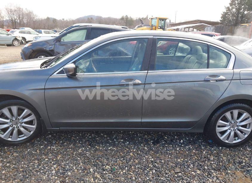 Photo 14 of 2011 Honda Accord 2.4 EX-L (VIN 1HGCP2F8XBA004718)