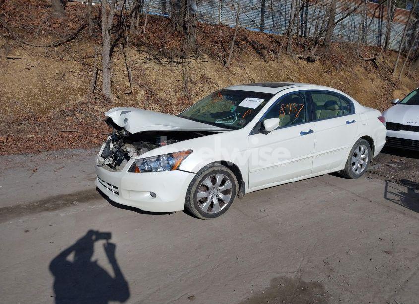 Photo 2 of 2009 Honda Accord 3.5 EX-L (VIN 1HGCP36829A036725)