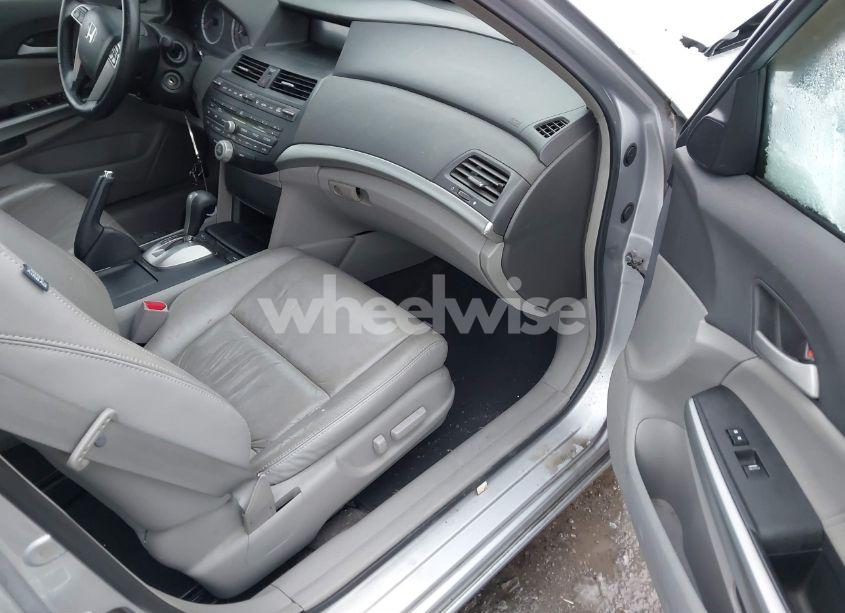 Photo 5 of 2009 Honda Accord 3.5 EX-L (VIN 1HGCP368X9A000202)