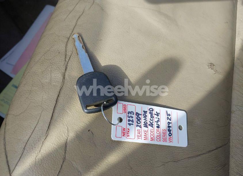 Photo 11 of 2009 Honda Accord 3.5 EX-L (VIN 1HGCP368X9A047925)