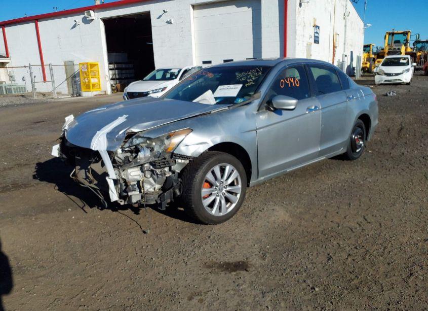 Photo 2 of 2011 Honda Accord 3.5 EX-L (VIN 1HGCP3F81BA003074)