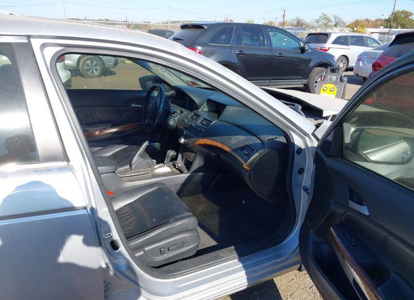 Photo 5 of 2011 Honda Accord 3.5 EX-L (VIN 1HGCP3F81BA003074)