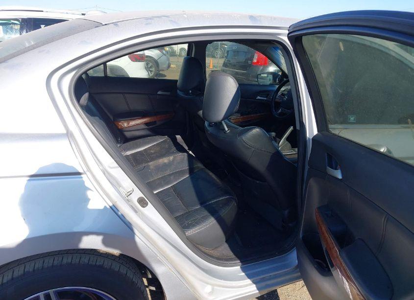 Photo 8 of 2011 Honda Accord 3.5 EX-L (VIN 1HGCP3F81BA003074)