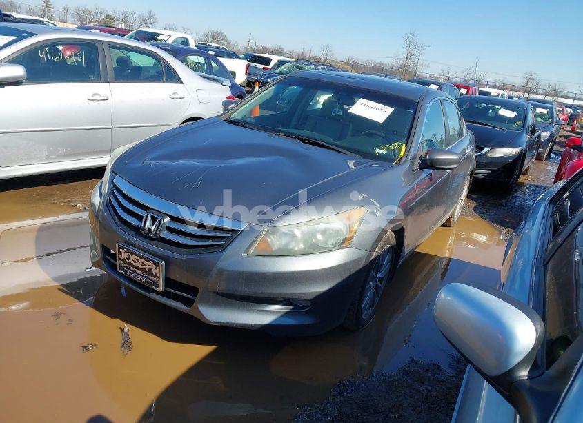 Photo 2 of 2011 Honda Accord 3.5 EX-L (VIN 1HGCP3F88BA015285)