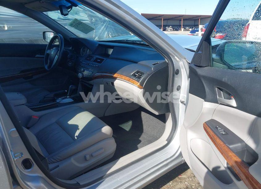 Photo 5 of 2011 Honda Accord 3.5 EX-L (VIN 1HGCP3F89BA001539)