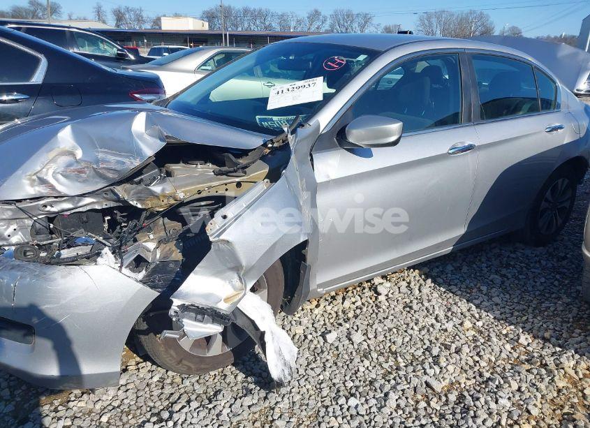 Photo 2 of 2013 Honda Accord LX (VIN 1HGCR2E32DA114147)