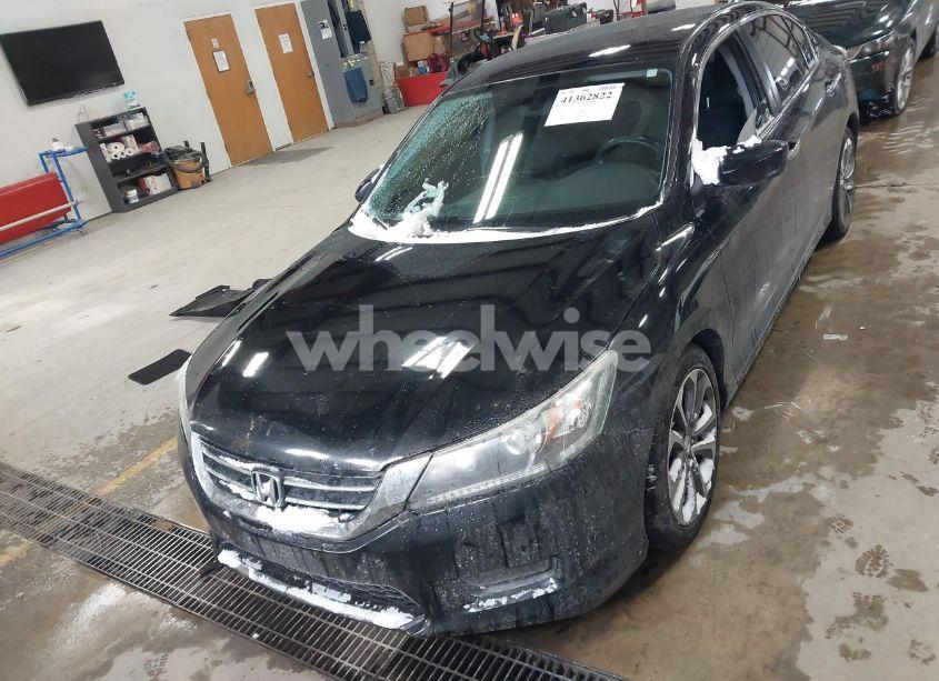 Photo 12 of 2015 Honda Accord SPORT (VIN 1HGCR2E57FA111555)