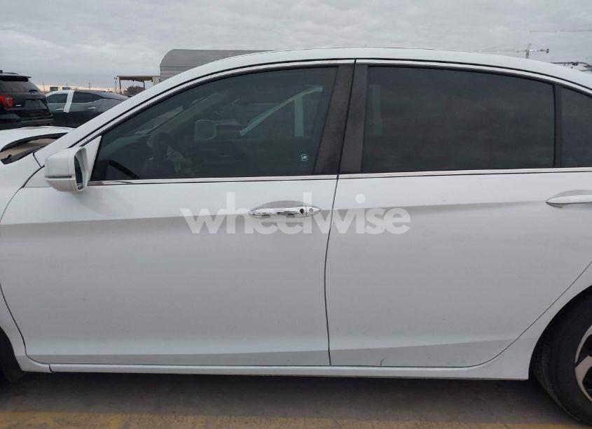 Photo 15 of 2016 Honda Accord EX (VIN 1HGCR2F05GA205308)