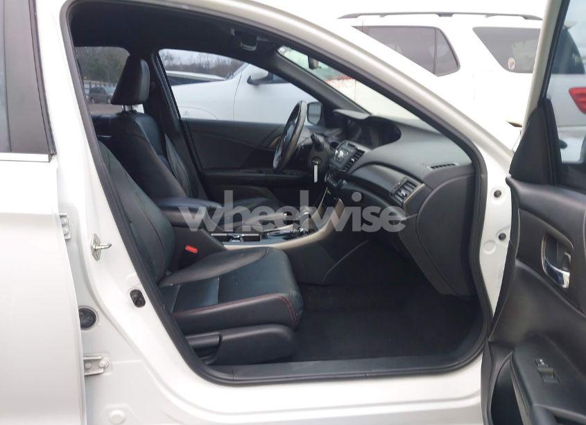 Photo 5 of 2017 Honda Accord SPORT SE (VIN 1HGCR2F11HA135235)