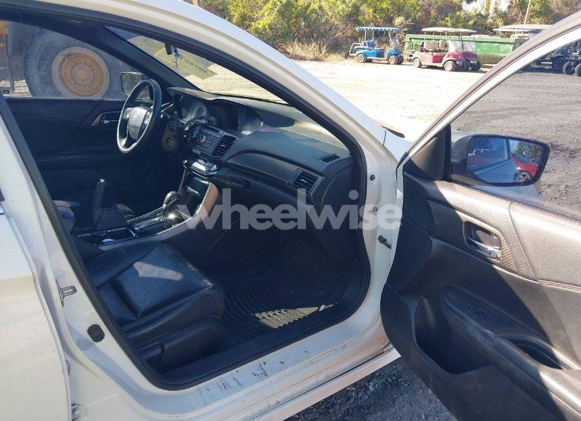 Photo 5 of 2017 Honda Accord SPORT SE (VIN 1HGCR2F11HA189831)