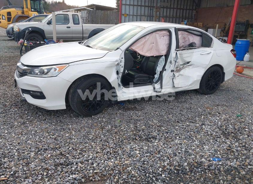 Photo 2 of 2017 Honda Accord SPORT SE (VIN 1HGCR2F14HA090131)