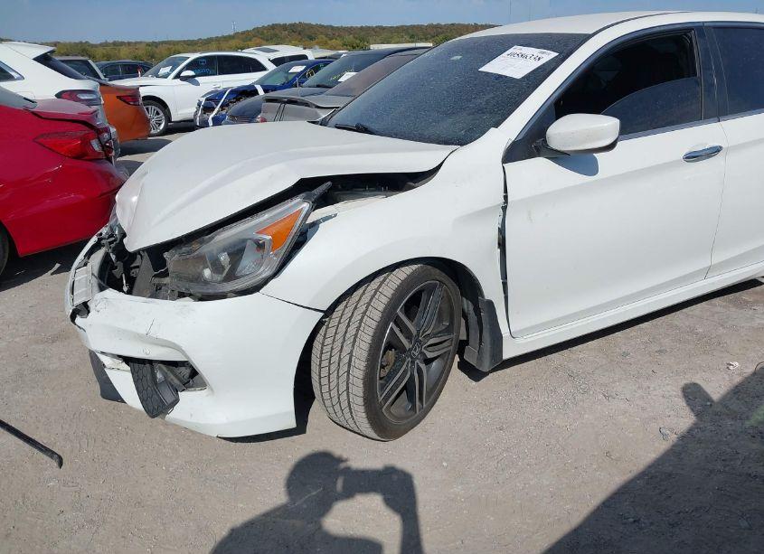 Photo 2 of 2017 Honda Accord SPORT SE (VIN 1HGCR2F14HA196479)