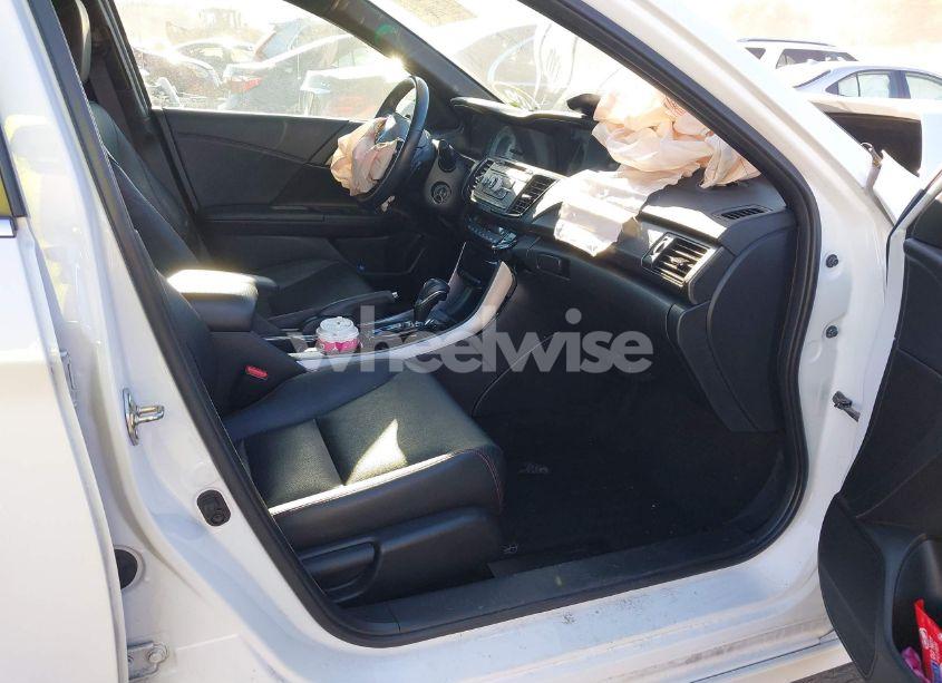 Photo 5 of 2017 Honda Accord SPORT SE (VIN 1HGCR2F15HA018337)