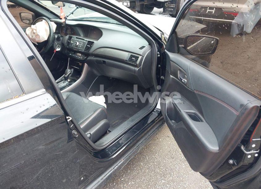 Photo 5 of 2017 Honda Accord SPORT SE (VIN 1HGCR2F16HA181370)