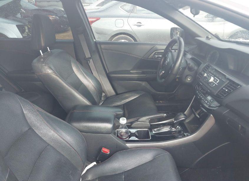 Photo 5 of 2017 Honda Accord SPORT SE (VIN 1HGCR2F17HA162567)