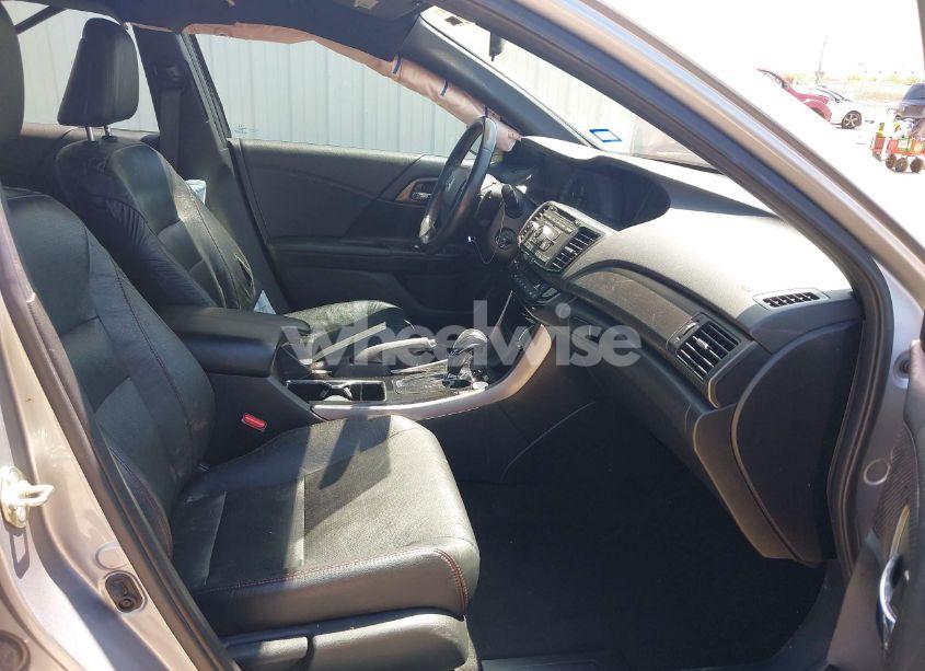 Photo 5 of 2017 Honda Accord SPORT SE (VIN 1HGCR2F18HA203434)