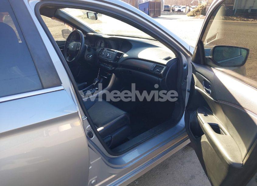 Photo 5 of 2017 Honda Accord SPORT SE (VIN 1HGCR2F19HA186319)