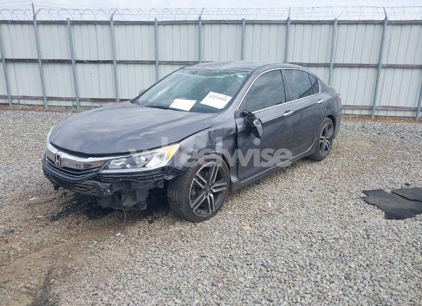 Photo 2 of 2017 Honda Accord SPORT SE (VIN 1HGCR2F1XHA075066)