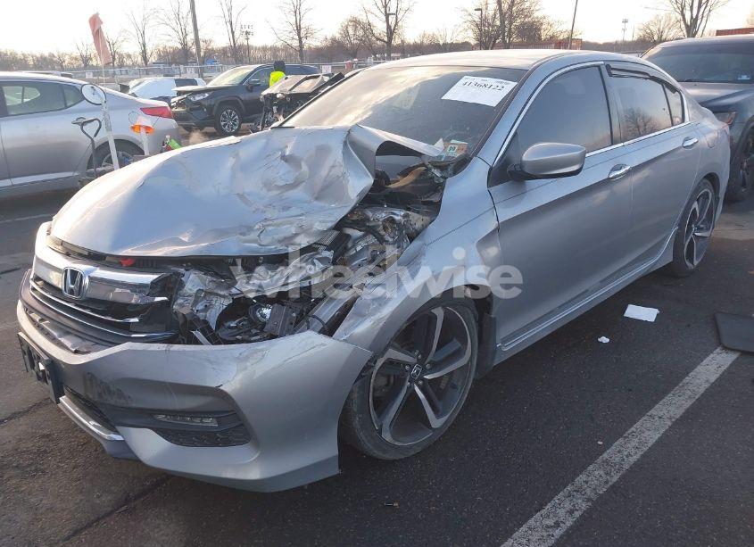 Photo 2 of 2017 Honda Accord SPORT SE (VIN 1HGCR2F1XHA237259)