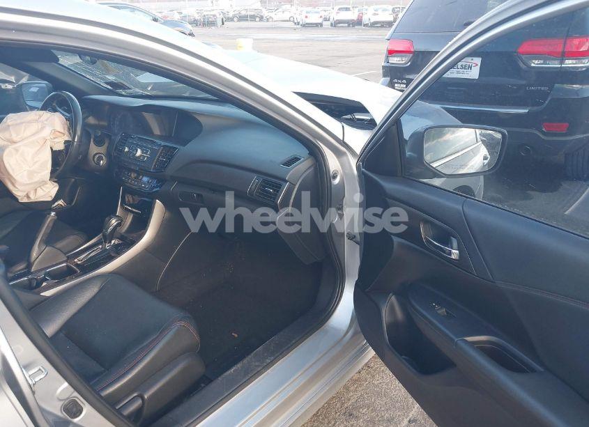 Photo 5 of 2017 Honda Accord SPORT SE (VIN 1HGCR2F1XHA237259)