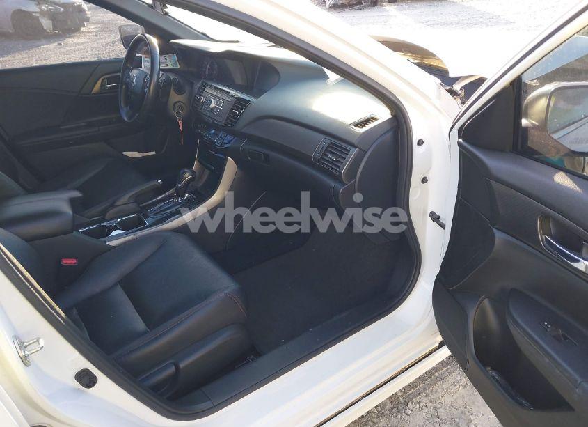 Photo 5 of 2017 Honda Accord SPORT SE (VIN 1HGCR2F1XHA300134)