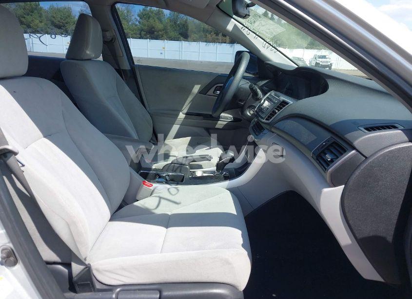 Photo 5 of 2013 Honda Accord LX (VIN 1HGCR2F30DA010304)