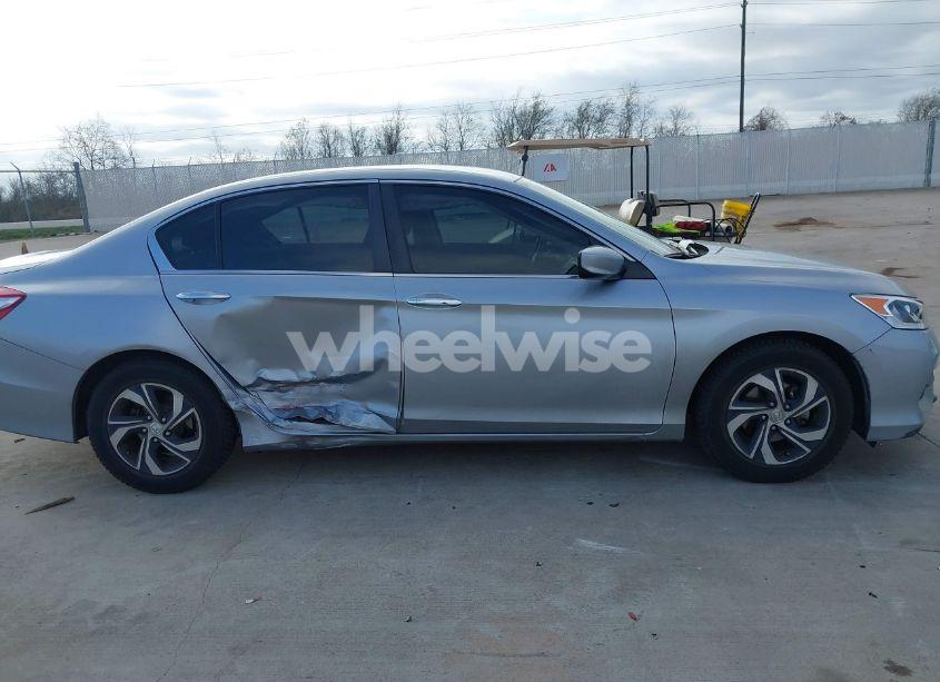 Photo 13 of 2017 Honda Accord LX (VIN 1HGCR2F30HA015573)