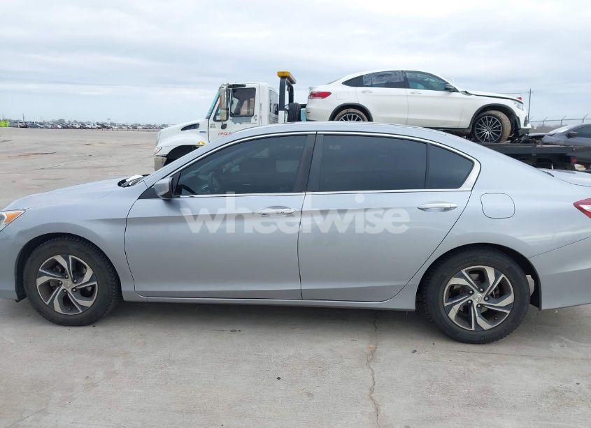 Photo 14 of 2017 Honda Accord LX (VIN 1HGCR2F30HA015573)