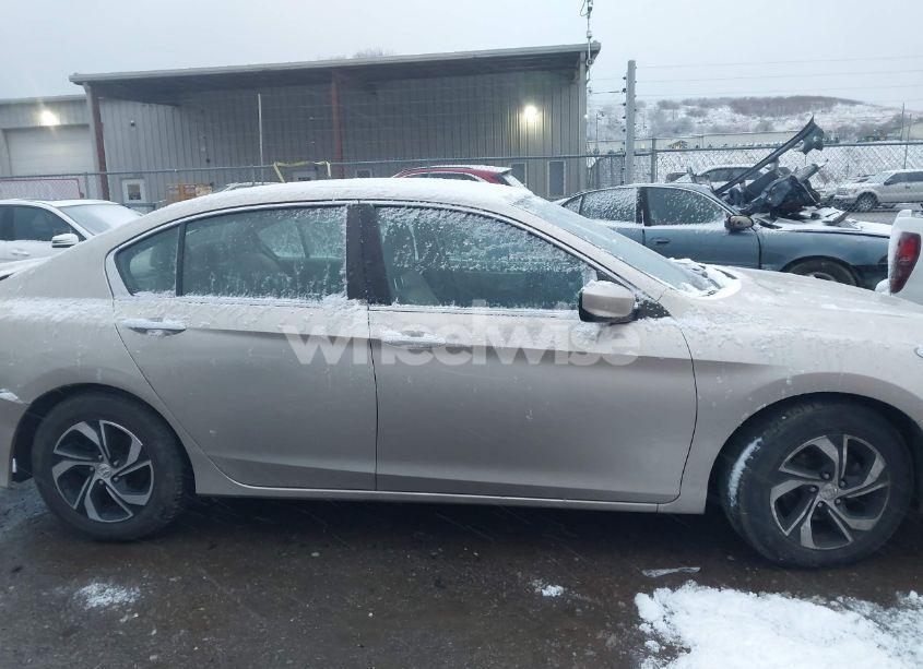Photo 13 of 2017 Honda Accord LX (VIN 1HGCR2F30HA075739)