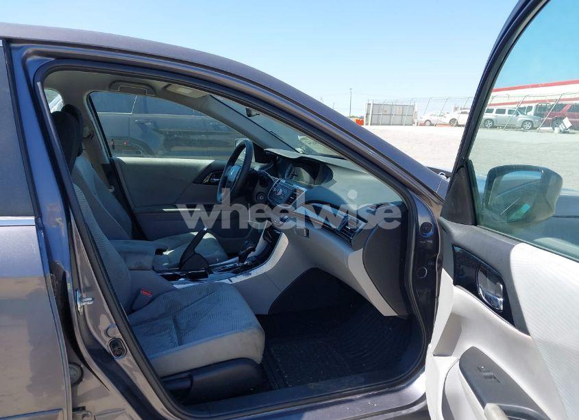 Photo 5 of 2017 Honda Accord LX (VIN 1HGCR2F30HA149127)