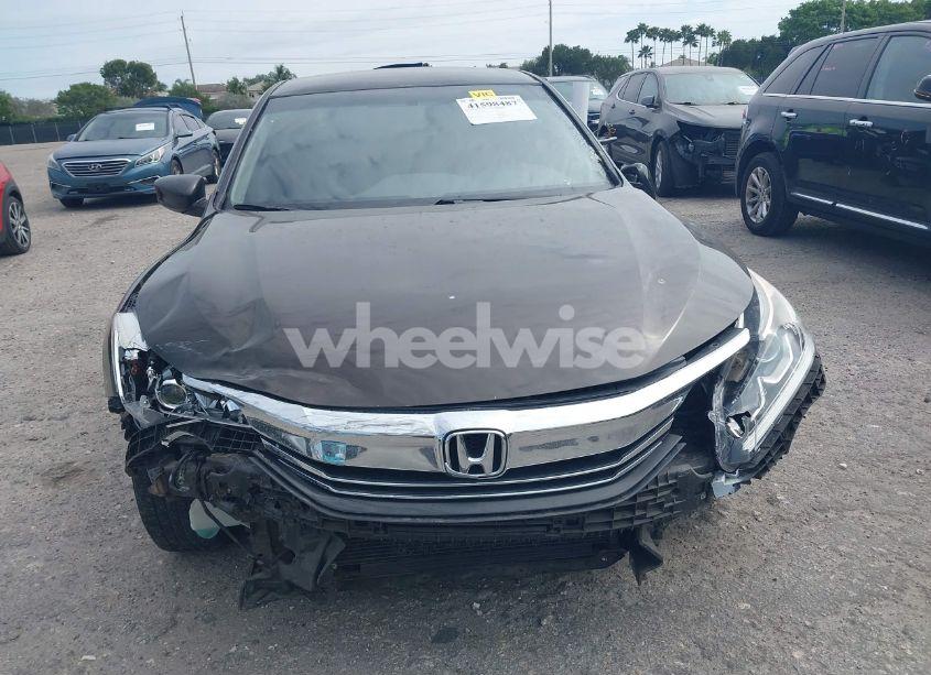 Photo 13 of 2017 Honda Accord LX (VIN 1HGCR2F30HA193080)