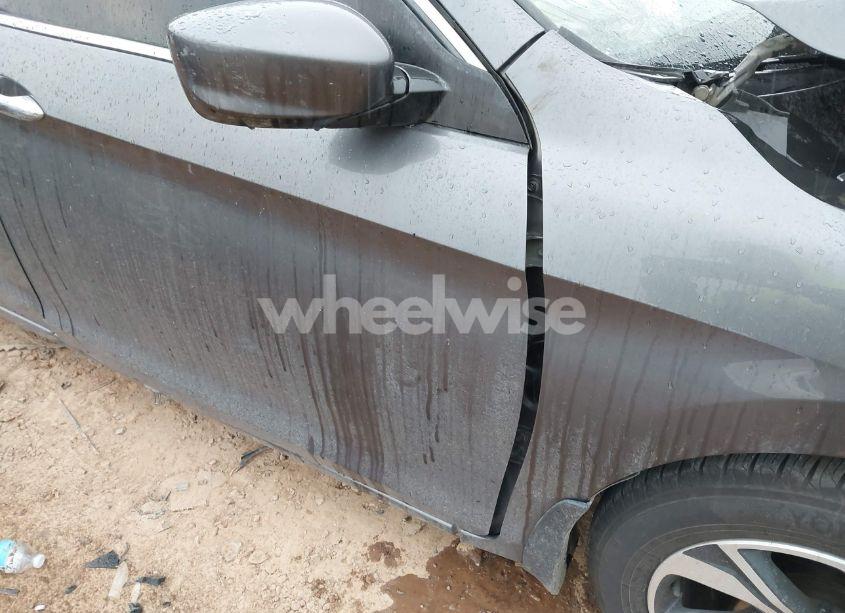 Photo 17 of 2017 Honda Accord LX (VIN 1HGCR2F30HA253200)