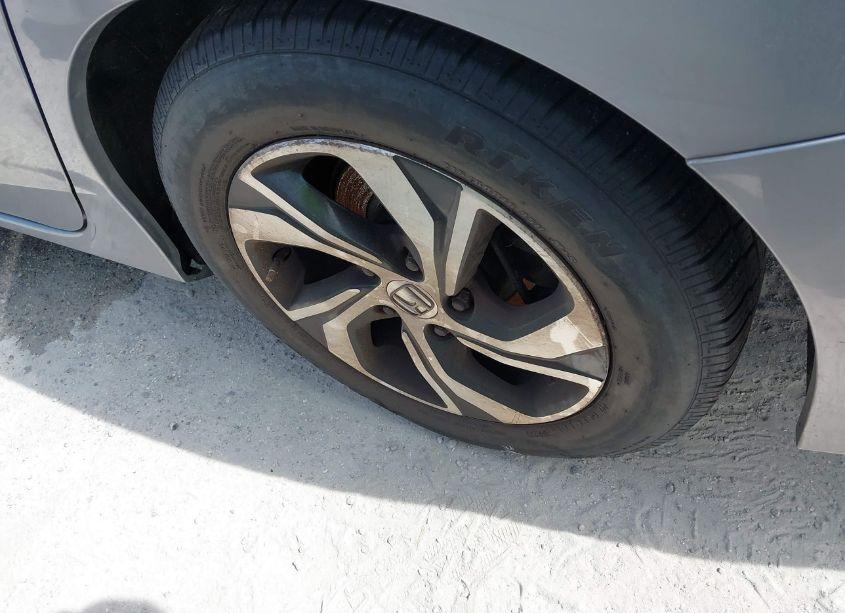 Photo 13 of 2016 Honda Accord LX (VIN 1HGCR2F31GA143819)