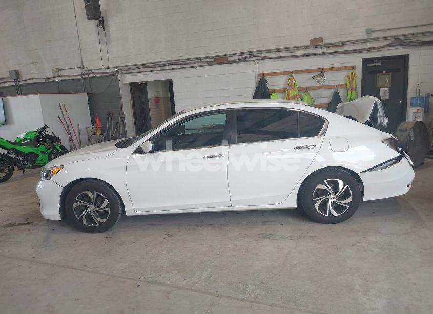 Photo 14 of 2017 Honda Accord LX (VIN 1HGCR2F31HA058853)