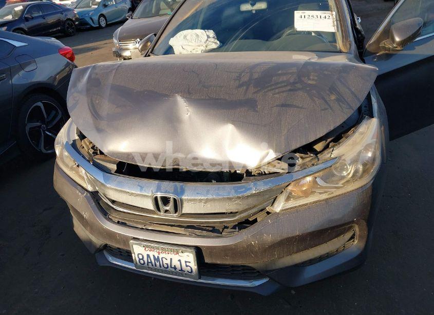 Photo 6 of 2017 Honda Accord LX (VIN 1HGCR2F31HA201865)